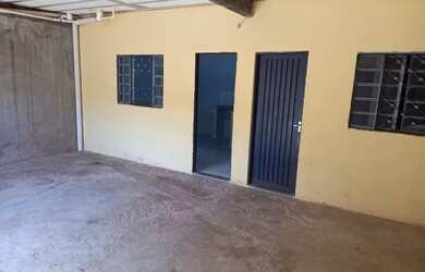 Imagem: A casa possui 1 Dormitório, 1 Banheiro, 1 Vaga na garagem