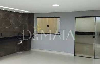 Imagem: A casa possui 3 Dormitórios, 2 Banheiros, 4 Vagas na garagem