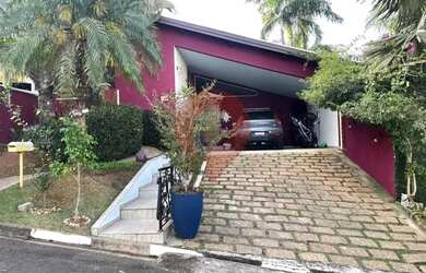 Imagem: A casa em condomínio possui 4 Dormitórios, 5 Banheiros, 2