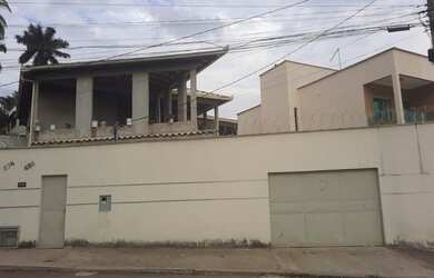 Imagem: A casa possui 2 Dormitórios, 1 Banheiro e 200m² de Área e