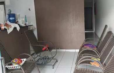 Imagem: A casa possui 4 Dormitórios, 2 Banheiros, 2 Vagas na garagem