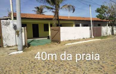 Imagem: A casa possui 4 Dormitórios, 2 Banheiros e está localizado