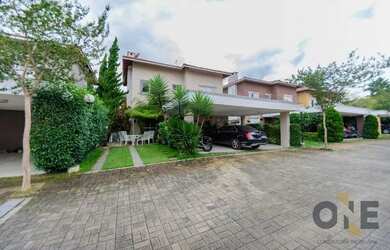 Imagem: A casa em condomínio possui 4 Dormitórios, 5 Banheiros, 4