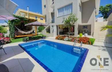 Imagem: A casa em condomínio possui 4 Dormitórios, 5 Banheiros, 289m²