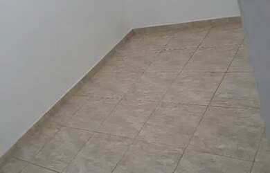 Imagem: A casa possui 1 Dormitório, 1 Banheiro, 1 Vaga na garagem