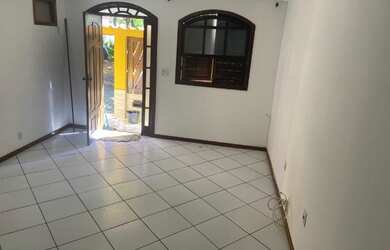 Imagem: A casa possui 2 Dormitórios, 1 Banheiro, 1 Vaga na garagem