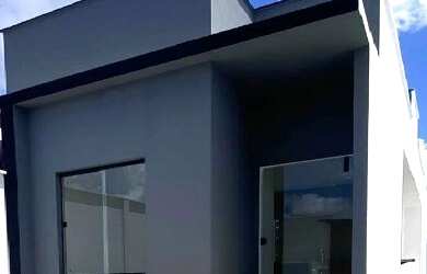 Imagem: A casa possui 3 Dormitórios, 2 Banheiros e 2 Vagas na garagem