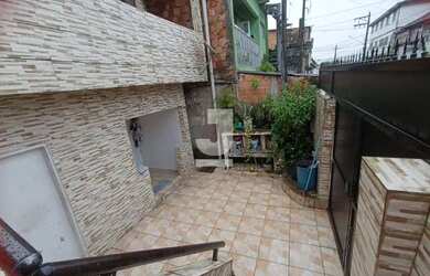 Imagem: A casa à venda possui 5 Dormitórios, 3 Banheiros, 1 Vaga na