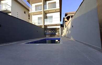 Imagem: A casa possui 3 Dormitórios, 4 Banheiros, 2 Vagas na garagem