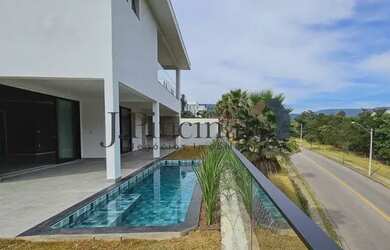 Imagem: A casa em condomínio possui 4 Dormitórios, 5 Banheiros, 4