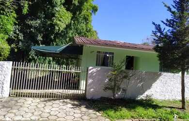 Imagem: A casa possui 2 Dormitórios, 1 Banheiro, 2 Vagas na garagem