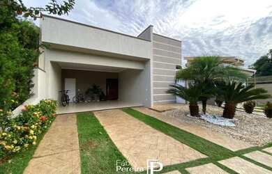 Imagem: A casa em condomínio possui 3 Dormitórios, 3 Banheiros, 4