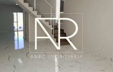 Imagem: A casa possui 3 Dormitórios, 3 Banheiros, 2 Vagas na garagem