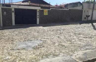 Imagem: A casa possui 5 Dormitórios, 4 Banheiros, 3 Vagas na garagem