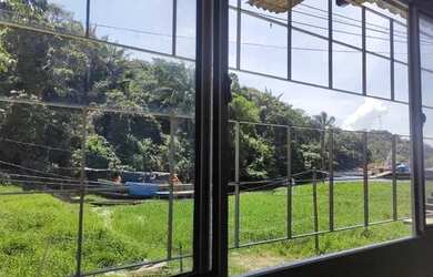 Imagem: A casa possui 4 Dormitórios, 1 Banheiro e está localizado