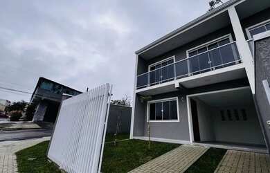 Imagem: A casa possui 3 Dormitórios, 2 Banheiros, 1 Vaga na garagem