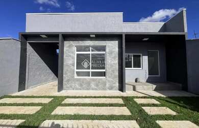 Imagem: A casa possui 3 Dormitórios, 1 Banheiro, 1 Vaga na garagem