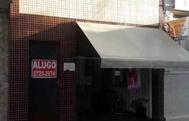 Imagem: A casa possui 3 Dormitórios, 1 Banheiro, 2 Vagas na garagem