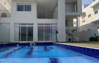 Imagem: A casa em condomínio possui 4 Dormitórios, 5 Banheiros, 2