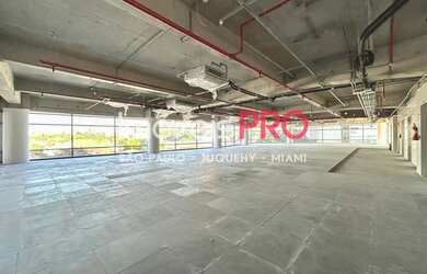 Imagem: O depósito possui 5 Vagas na garagem e 731m² de Área e está