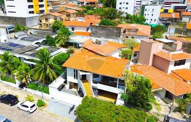 Imagem: O apartamento possui 3 Dormitórios, 1 Banheiro, 5 Vagas na