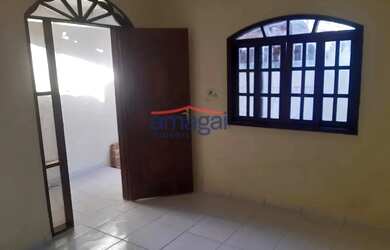 Imagem: A casa possui 2 Dormitórios, 1 Banheiro, 1 Vaga na garagem