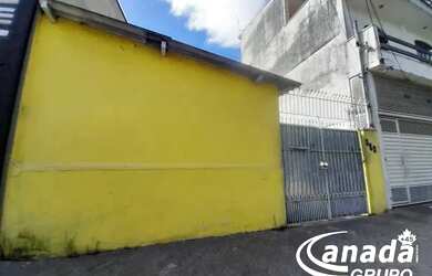 Imagem: A casa possui 2 Dormitórios, 1 Banheiro, 2 Vagas na garagem