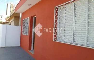 Imagem: A casa possui 3 Dormitórios, 2 Banheiros, 4 Vagas na garagem