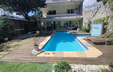 Imagem: A casa em condomínio possui 5 Dormitórios, 5 Banheiros, 3