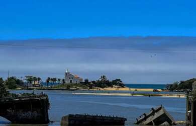 Imagem: A casa possui 3 Dormitórios, 3 Banheiros, 4 Vagas na garagem