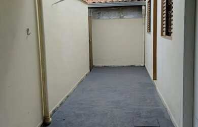 Imagem: A casa possui 2 Dormitórios, 1 Banheiro, 1 Vaga na garagem