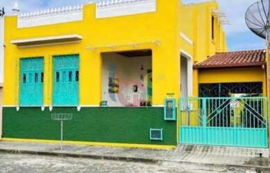 Imagem: A casa possui 3 Dormitórios, 3 Banheiros, 2 Vagas na garagem