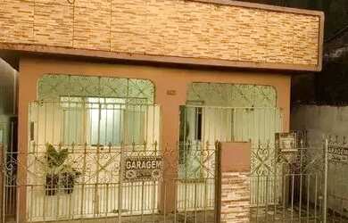 Imagem: A casa possui 3 Dormitórios, 2 Banheiros e está localizado