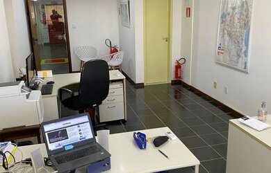 Imagem 7: Sala de 32m², banheiro privativo, garagem, Av. ACM!!