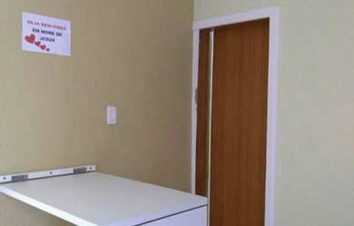 Imagem: A kitnet possui 1 Dormitório, 1 Banheiro, 1 Vaga na garagem