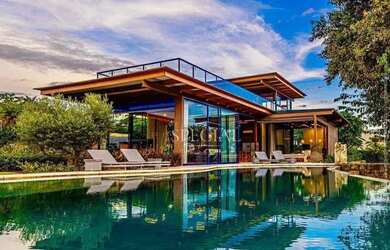 Imagem: A casa em condomínio possui 5 Dormitórios, 5 Banheiros, 5