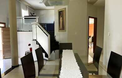 Imagem: A casa à venda possui 4 Dormitórios, 3 Banheiros, 4 Vagas