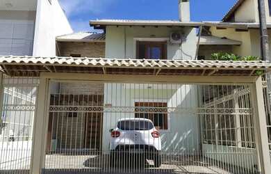 Imagem: A casa possui 3 Dormitórios, 3 Banheiros, 2 Vagas na garagem