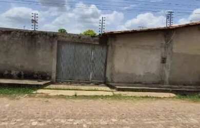 Imagem: A casa possui 1 Dormitório, 1 Banheiro, 2 Vagas na garagem