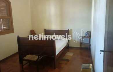 Imagem: A casa possui 4 Dormitórios, 3 Banheiros, 1 Vaga na garagem