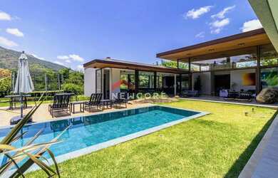 Imagem: A casa em condomínio possui 4 Dormitórios, 5 Banheiros, 3