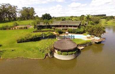 Imagem: O terreno possui 701800m² de Área e está localizado em Porto