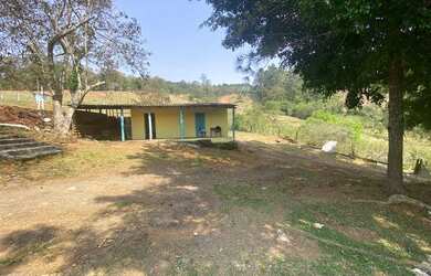 Imagem 9: H35 Vendo Chácara em Nazaré Paulista com Lago no fundo