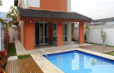 Imagem: A casa em condomínioe possui 4 Dormitórios, 2 Banheiros, 5