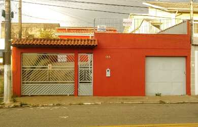 Imagem: A casa possui 2 Dormitórios, 2 Banheiros, 4 Vagas na garagem