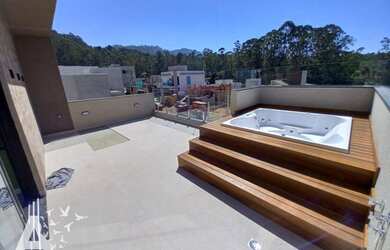 Imagem: A casa em condomínio possui 3 Dormitórios, 4 Banheiros, 4