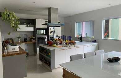 Imagem: A casa possui 4 Dormitórios, 5 Banheiros, 5 Vagas na garagem