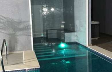 Imagem: A casa possui 4 Dormitórios, 3 Banheiros, 5 Vagas na garagem