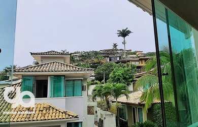 Imagem: A casa em condomínio para alugar possui 4 Dormitórios, 5 Banheiros