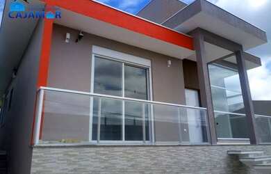 Imagem: A casa possui 3 Dormitórios, 4 Banheiros, 2 Vagas na garagem